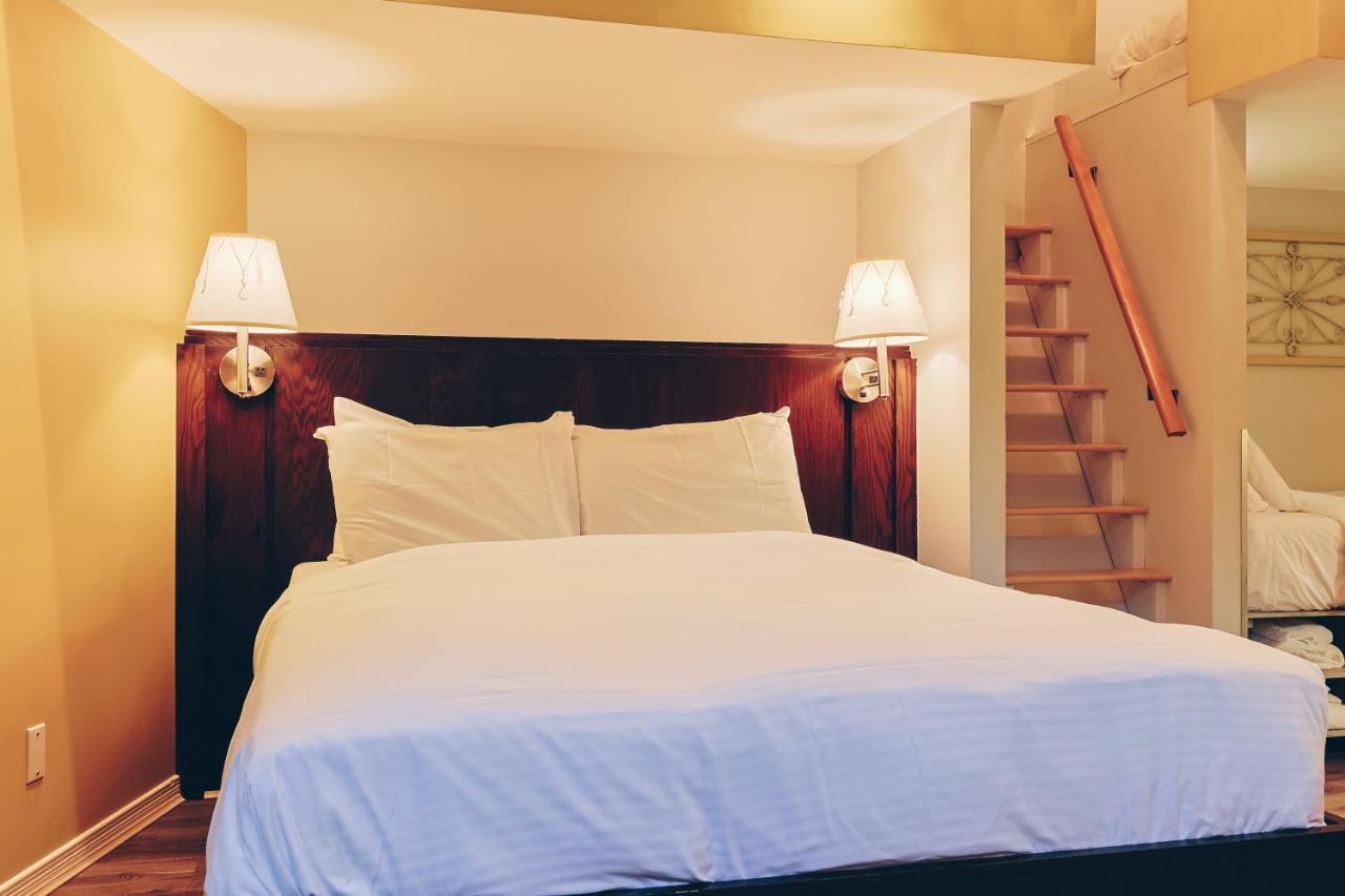 Aux Deux Lions Inn