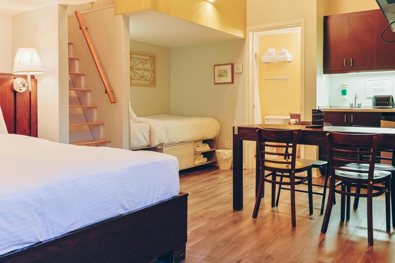Aux Deux Lions Inn