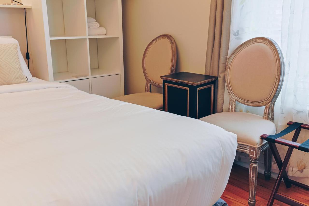 Aux Deux Lions 3* Quebec City